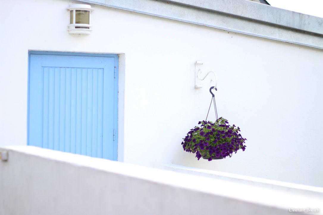 Détail d'une maison sur le chemin