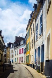 Petite rue colorée au Palais